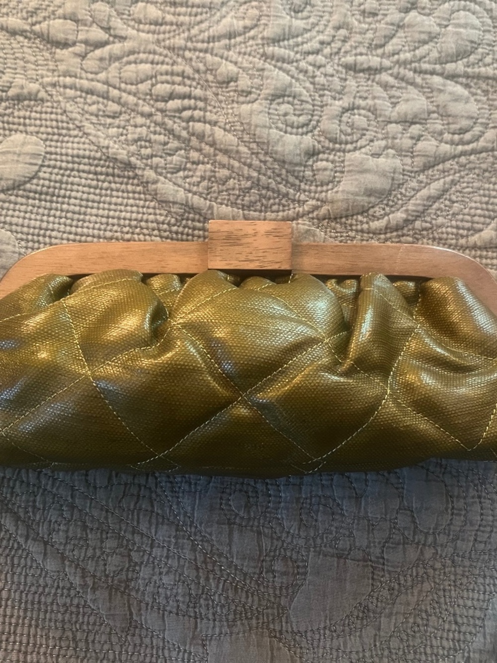 Rare Sondra Roberts Quilted Puffer Coated Canvas Clutch in Olive w/Wood  Latch